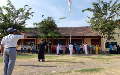 Peringati Hari Sumpah Pemuda, SMKN 1 Kendit Gelar Upacara Bendera Dengan Pakaian Adat